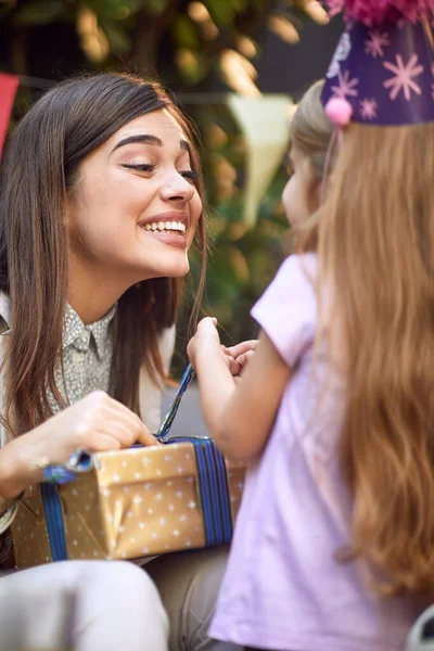 Beautiful Young Adult Brunette Pleased Face Unwrapping Birthday Present Little — ストック写真