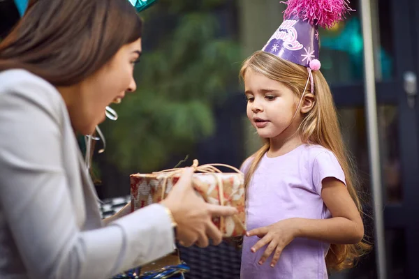 Young Adult Female Giving Present Little Caucasian Girl — Stock Photo, Image