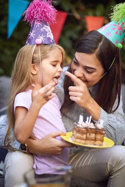 Young Female Adult Brunette Having Fun Little Blonde Girl Party — Stock Photo, Image