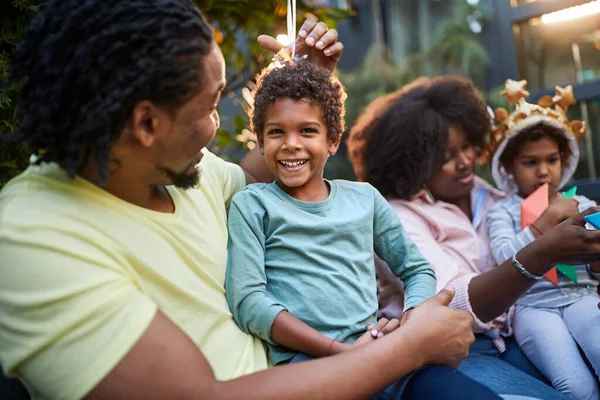 Glücklich Papa Und Mama Mit Kinder Spaß — Stockfoto