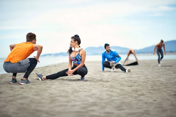 Young People Worming Training Beach Beautiful Weather — Stock Photo, Image