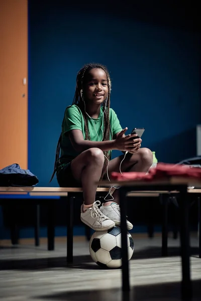 Pequeño Futbolista Disfruta Música Antes Del Partido — Foto de Stock