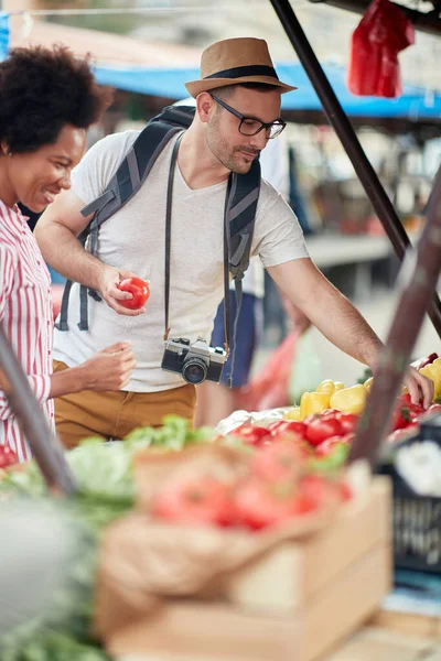 Verkoop Van Verse Biologische Groenten Fruit Groene Markt Boerenmarkt Jonge — Stockfoto