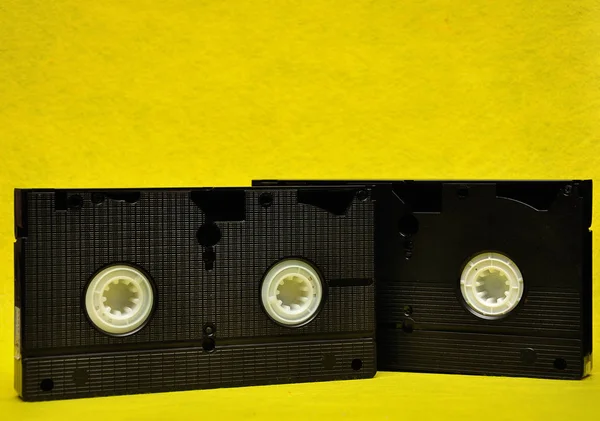 Video cassettes geïsoleerd op een gele achtergrond — Stockfoto