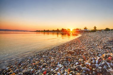 Denizde gün doğumu