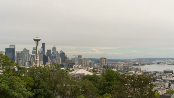 Timelapse Film Gri Gökyüzü Bulutlar Seattle Washington Cityscape Mount Rainier — Stok video