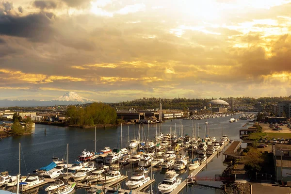 Barco Doca Longo Thea Foss Waterway Tacoma Washington Com Monte — Fotografia de Stock