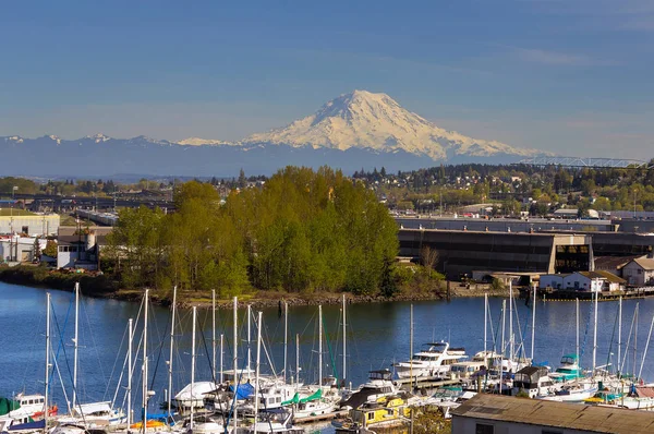 Monte Rainier Sobre Foss Thea Waterway Tacoma Washington Dia Ensolarado — Fotografia de Stock