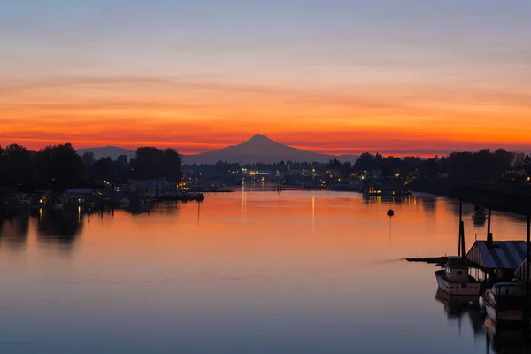 Mount Hood Sobre Columbia River Border Crossing Por Hayden Island — Fotografia de Stock