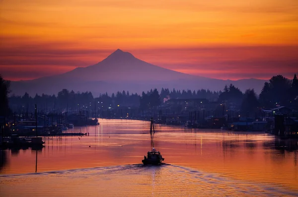 Passeios Barco Rio Columbia Com Vista Para Mount Hood Durante — Fotografia de Stock