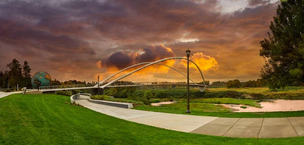 Gün Batımında Salem Oregon Daki Riverfront Parkı Nda Çifte Kemer — Stok fotoğraf