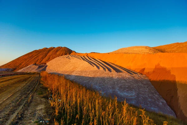 Potas atık yığınları. Mars peyzaj yüzey
