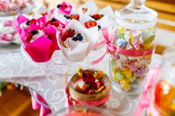 Traditional Berry Cupcakes Candies Served Festive Celebration — Stock Photo, Image