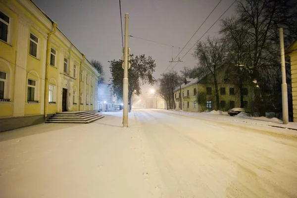 Тихая Улица Города Время Порошкового Снегопада Вечером — стоковое фото