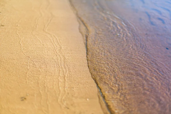 Sandstrand Der Von Einer Sanften Welle Gewaschen Wird — Stockfoto