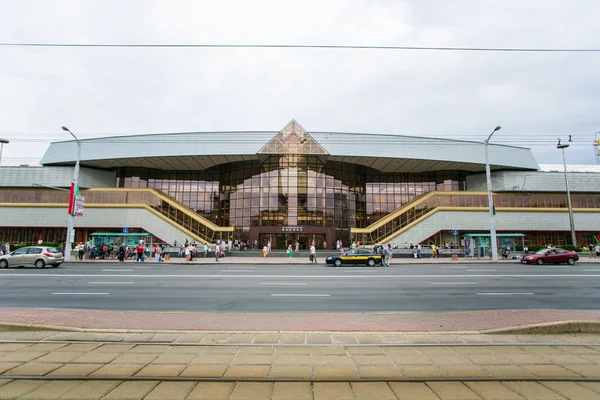 Estação ferroviária central de Minsk em Babruiskaya vista frontal de rua — Fotografia de Stock