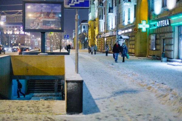 Minsk Beyaz Rusya Ocak 2013 Ağır Blizzard Kaldırım Temizlik Işçileri — Stok fotoğraf