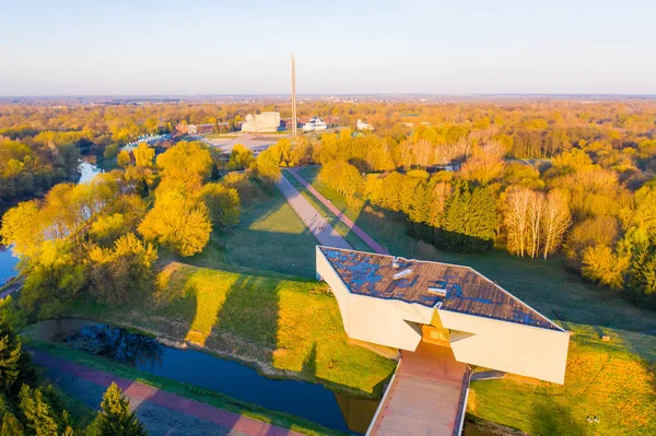 Fort van Brest verlicht met fel zonlicht. Tweede Wereldoorlog monument luchtfoto landschap — Stockfoto