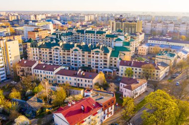 Şehir merkezinde yer alan yerleşim bölgesi. Highrise yeni alan çatıları