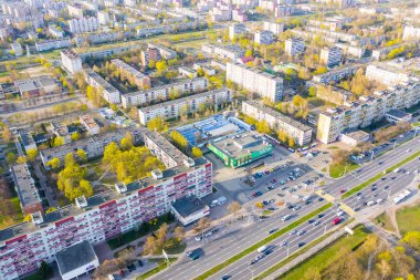 Yeşil alanlar ile çevrili yerleşim alanı, aerilal cityscape