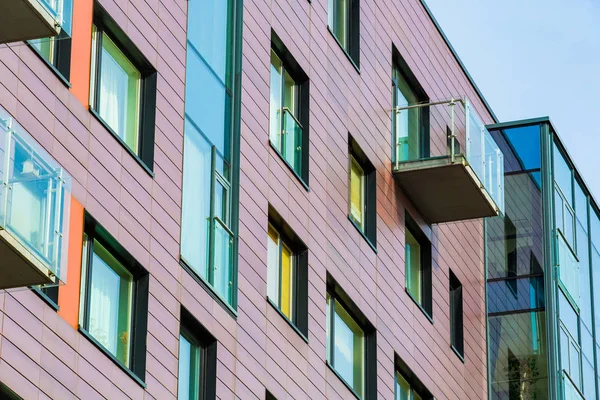 Janelas de alta tecnologia exteriores. Padrão de arquitetura moderna — Fotografia de Stock