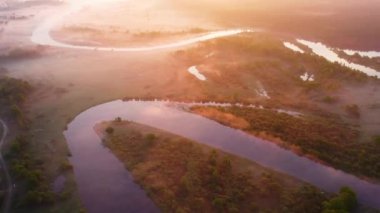 Parlak güneşli sabah, güzel manzara nehir eğrileri