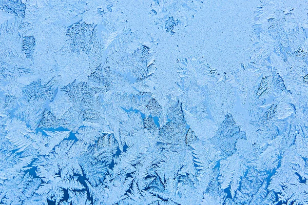 Padrão de geada na janela. Conceito de tempo mágico. Textura bonita close up — Fotografia de Stock