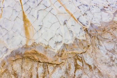 Sırlı kumlu çatlak doku. Beyaz ve kahverengi arka plan. Ekoloji kavramı