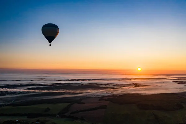 Podróżując Balonem Gorące Powietrze Krajobraz Powietrzny Słońce Świcie Widok Horyzontu — Zdjęcie stockowe