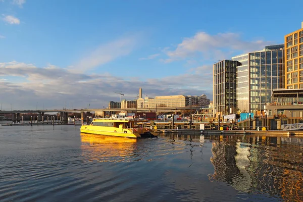 Wharf Boat Skyline Buildings Newly Redeveloped Southwest Waterfront Area Washington — Stock Photo, Image