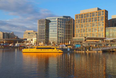 İskele, binalar ve manzarası vasıl belgili tanımlık yeni redeveloped güneybatı Waterfront alan Washington, Dc sonbaharda denizden görüntülendi?.