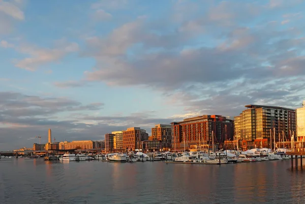 Barcos Horizonte Edificios Recientemente Remodelada Zona Southwest Waterfront Washington Atardecer — Foto de Stock