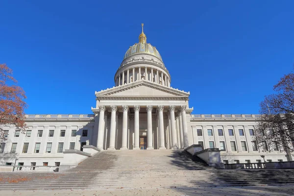 Přední Vstup Dóm West Virginia Capitol Stavba Podél Řeky Kanawha — Stock fotografie