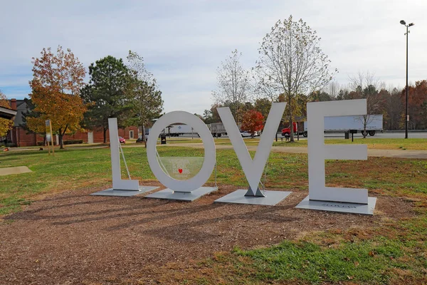 Covington Virginia Listopad 2017 Láska Znamení Sochařství Mimo Virginia Uvítací — Stock fotografie