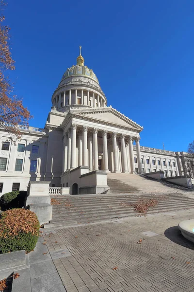 Přední Vstup Dóm West Virginia Capitol Stavba Podél Řeky Kanawha — Stock fotografie