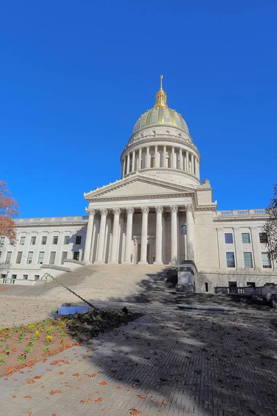 Přední Vstup Dóm West Virginia Capitol Stavba Podél Řeky Kanawha — Stock fotografie
