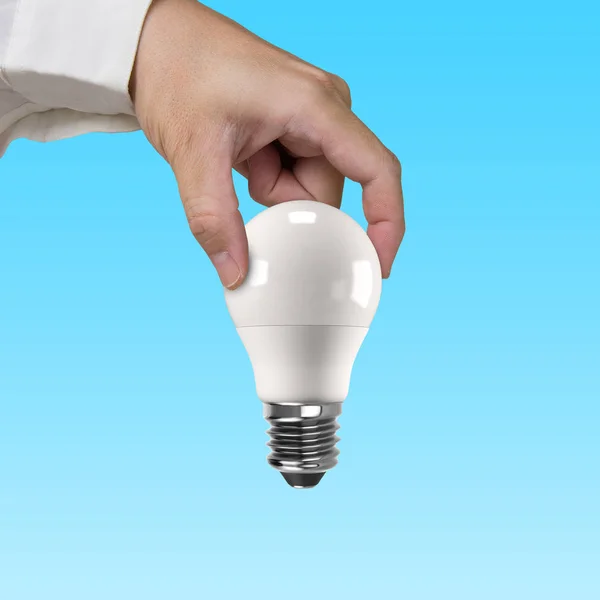 Handen Håller Led Lampa Isolerad Blå Bakgrund Energisparande Koncept — Stockfoto