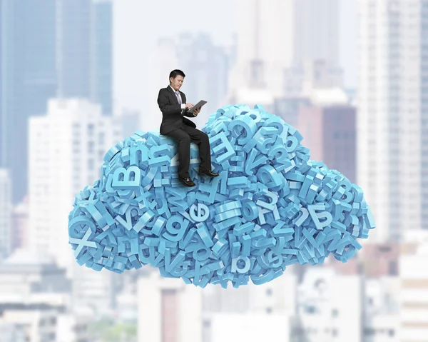 Big data. Personajes azules en forma de nube con hombre de negocios sentado — Foto de Stock