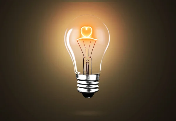 Lâmpada de lâmpada de iluminação em forma de coração no fundo preto, renderização 3D — Fotografia de Stock