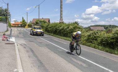 Bourgoin-Jallieu, Fransa-07, Mayıs, 2017: Hollandalı bisikletçi Antwan Tolhoek Lottonl-Jumboteam zaman deneme aşamasında kriter du Dauphine 2017 4 sürme. 