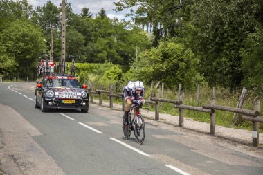 Bourgoin-Jallieu, Fransa-07, Mayıs, 2017: Hollandalı bisikletçi Lennard arası Sunweb zaman deneme aşamasında kriter du Dauphine 2017 4 sürme takımı. 