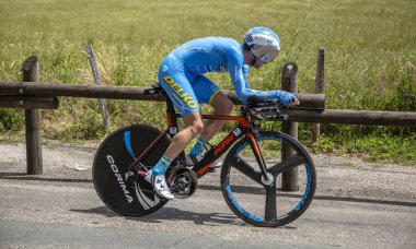 Bourgoin-Jallieu, Fransa-07, Mayıs, 2017: Fransız bisikletçi Thierry Hupond zaman deneme aşamasında kriter du Dauphine 2017 4 sürme Delko-Marsilya Provence Ktm takımının. 