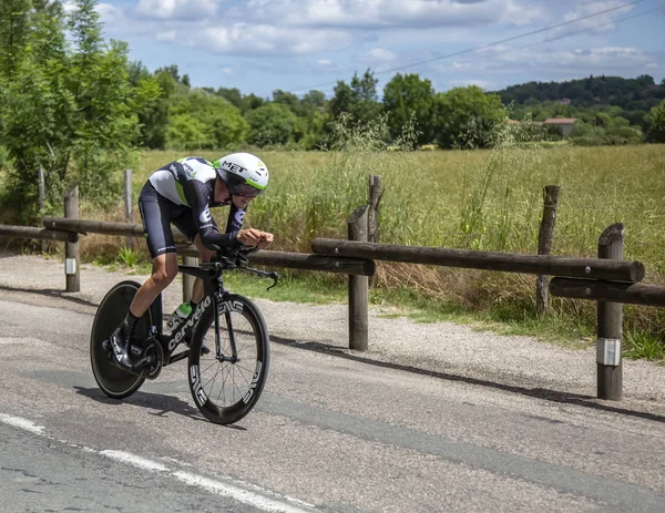 Bourgoin-Jallieu, Fransa-07, Mayıs, 2017: Avustralyalı bisikletçi Ben O'Connor boyut veri zaman deneme aşamasında kriter du Dauphine 2017 4 sürme takımı. 