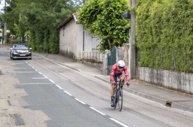 Bourgoin-Jallieu, Fransa-07, Mayıs, 2017: İspanyol bisikletçi Markel Irizar Aranburu Trek-Segafredo zaman deneme aşamasında kriter du Dauphine 2017 4 sürme takımı. 