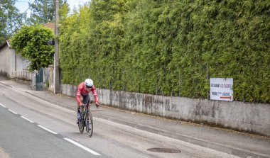 Bourgoin-Jallieu, Fransa-07, Mayıs, 2017: İspanyol bisikletçi Markel Irizar Aranburu Trek-Segafredo zaman deneme aşamasında kriter du Dauphine 2017 4 sürme takımı. 