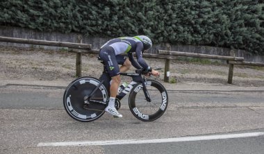 Bourgoin-Jallieu, Fransa-07, Mayıs, 2017: Cezayir bisikletçi takım Sky zaman deneme aşamasında kriter du Dauphine 2017 4 sürme, Youcef Reguigui. 