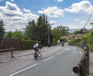 Bourgoin-Jallieu, Fransa-07, Mayıs, 2017: Cezayir bisikletçi takım Sky zaman deneme aşamasında kriter du Dauphine 2017 4 sürme, Youcef Reguigui. 