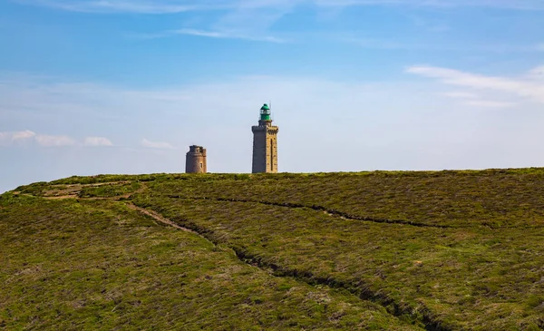 鎧の海岸線の北フランス ブルターニュ地域圏 フレエルから灯台近くの歩道 — ストック写真