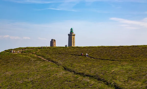 Pessoas Não Identificáveis Caminhando Perto Farol Cap Frehel Armor Coast — Fotografia de Stock