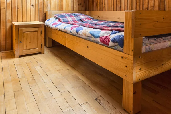 Dormitorio Con Una Cama Chalet Madera —  Fotos de Stock